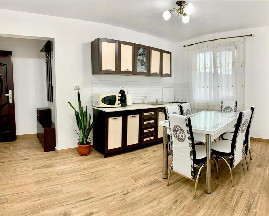 Ferienwohnung Cazare Apartament Orşova Exterior foto